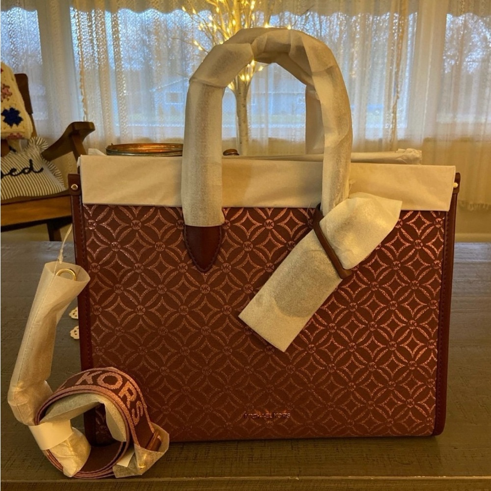 🔥NWT Michael Kors Mirella Medium Metallic Logo Jacquard Tote Bag🔥 - Picture 3 of 8